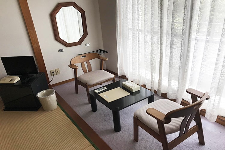 和室<br>テレビ 電話 冷蔵庫 ドライヤー(貸出) シャンプー リンス ハミガキセット カミソリ タオル バスタオル <br><a href="/rooms/japanese" class="mt010">詳細をみる</a>