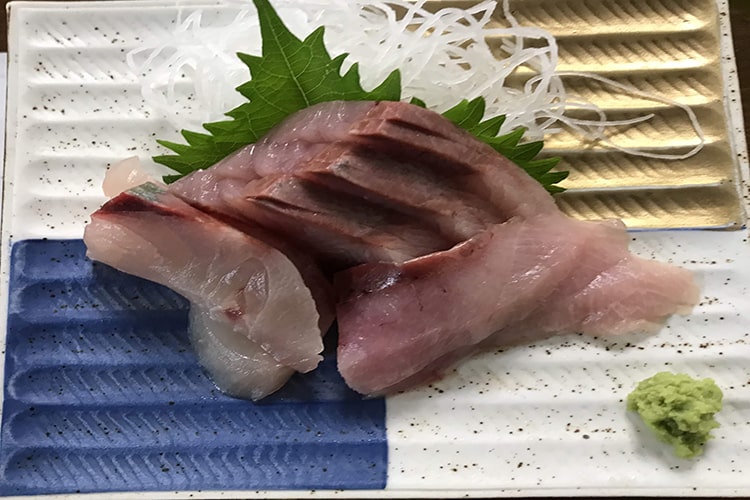 夕食<br>海の幸・食材にこだわった、旬の食材をふんだんに使った『郷土料理』を提供させて頂いております。<br><a href="/meals" class="mt010">詳細をみる</a>